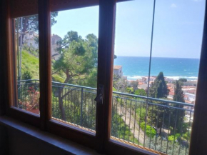3 bedrooms appartement with sea view enclosed garden and wifi at Sperlonga 1 km away from the beach